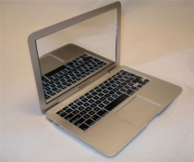 Карманное зеркальце macbook